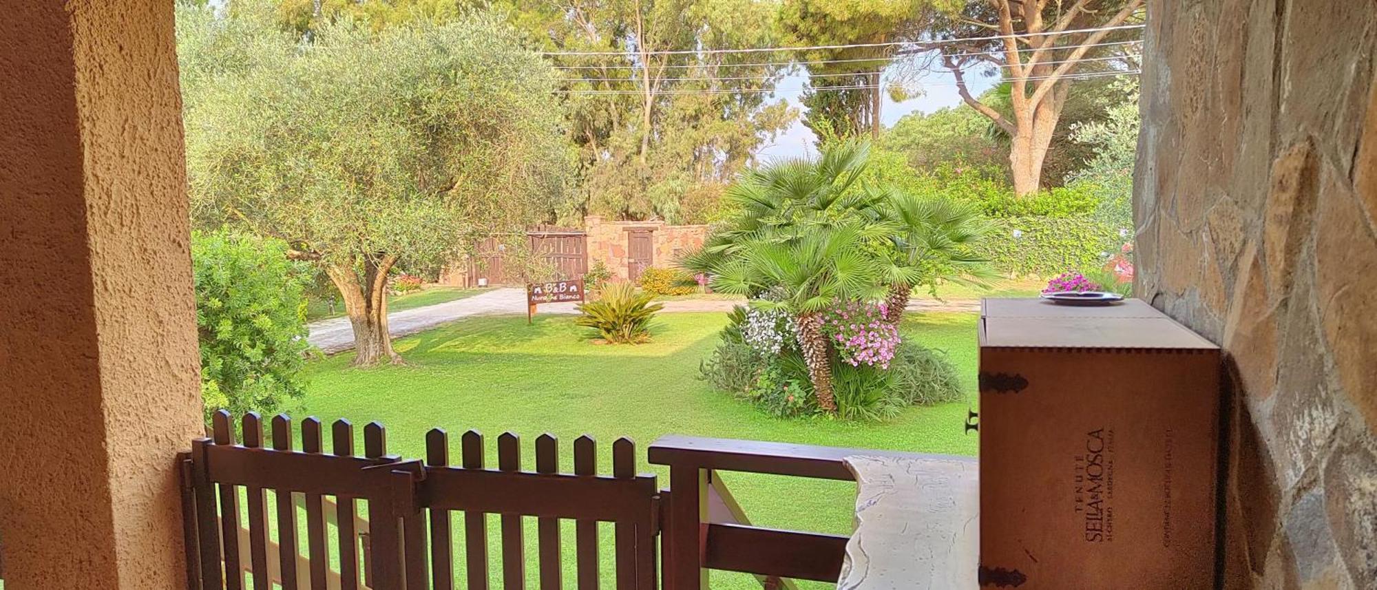 Nuraghe Bianco Bed & Breakfast Santa Maria la Palma Dış mekan fotoğraf